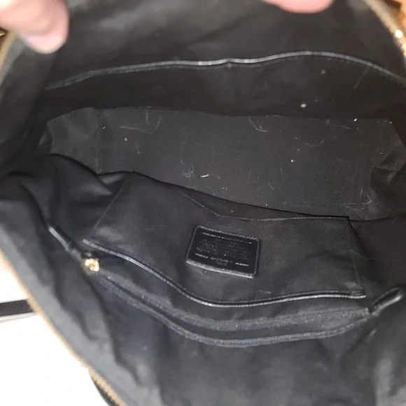 Authentic Coach purse with a crossbody strap! - Picture 6 of 12